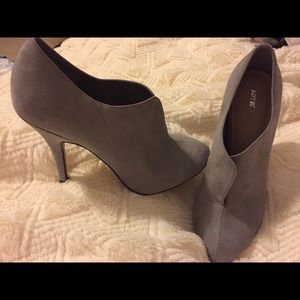 Apt 9 Grey Suede Booties Size 9